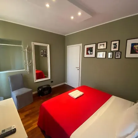 Domus San Martino Alojamento de Acomodação e Pequeno-almoço Placência